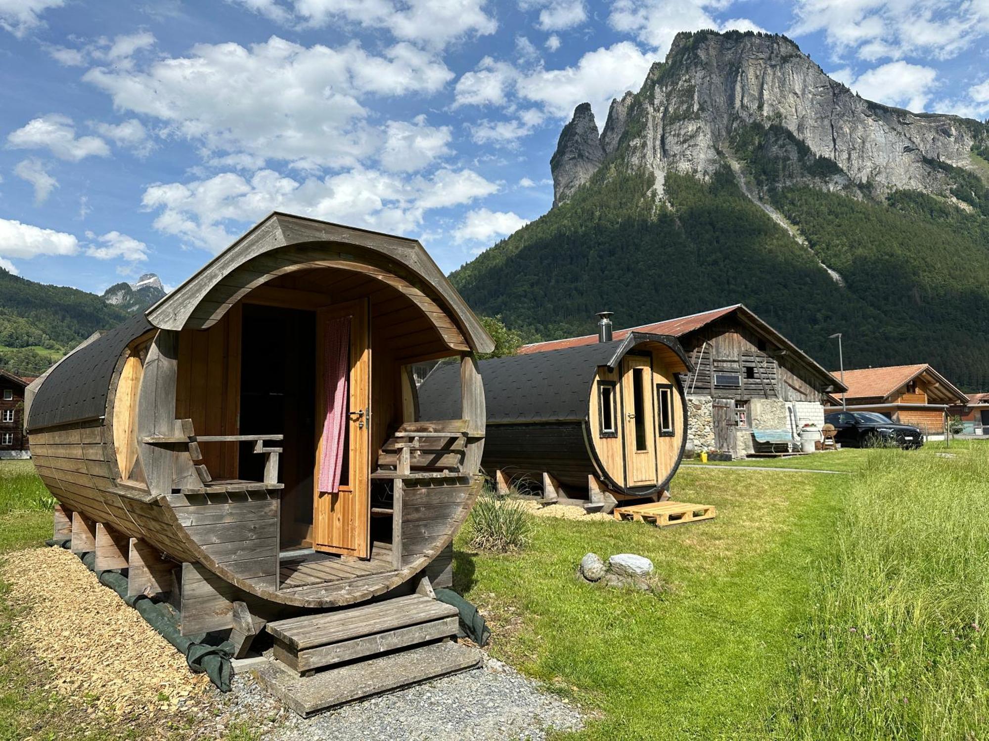Schlafen Im Fass - Schlaffass - Abenteuer - Romantik - Haslifass Innertkirchen Exterior photo
